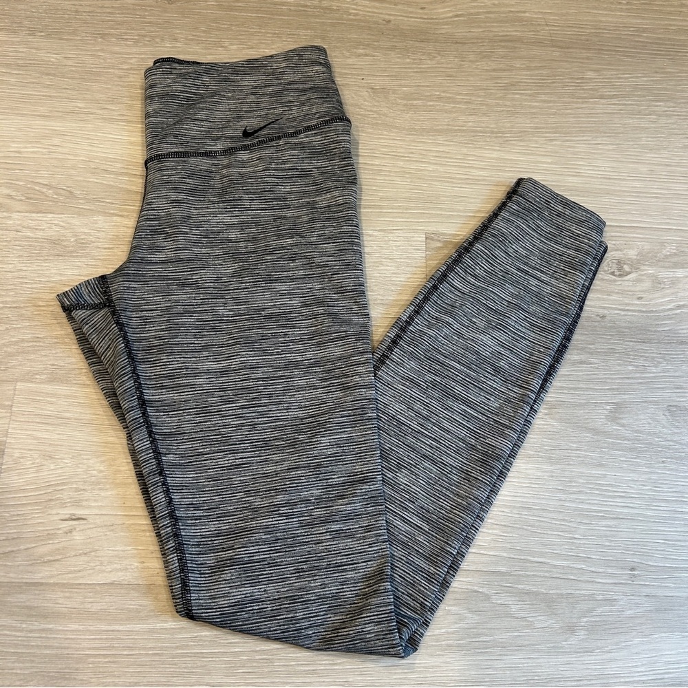 Nike Women's Grey and Black Dri-Fit One Legend Pant Leggings - XS